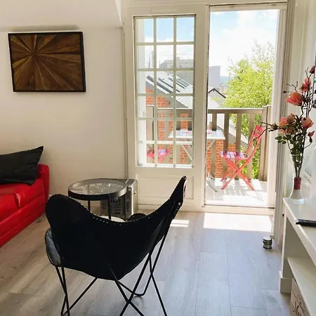 아파트 With Balcony